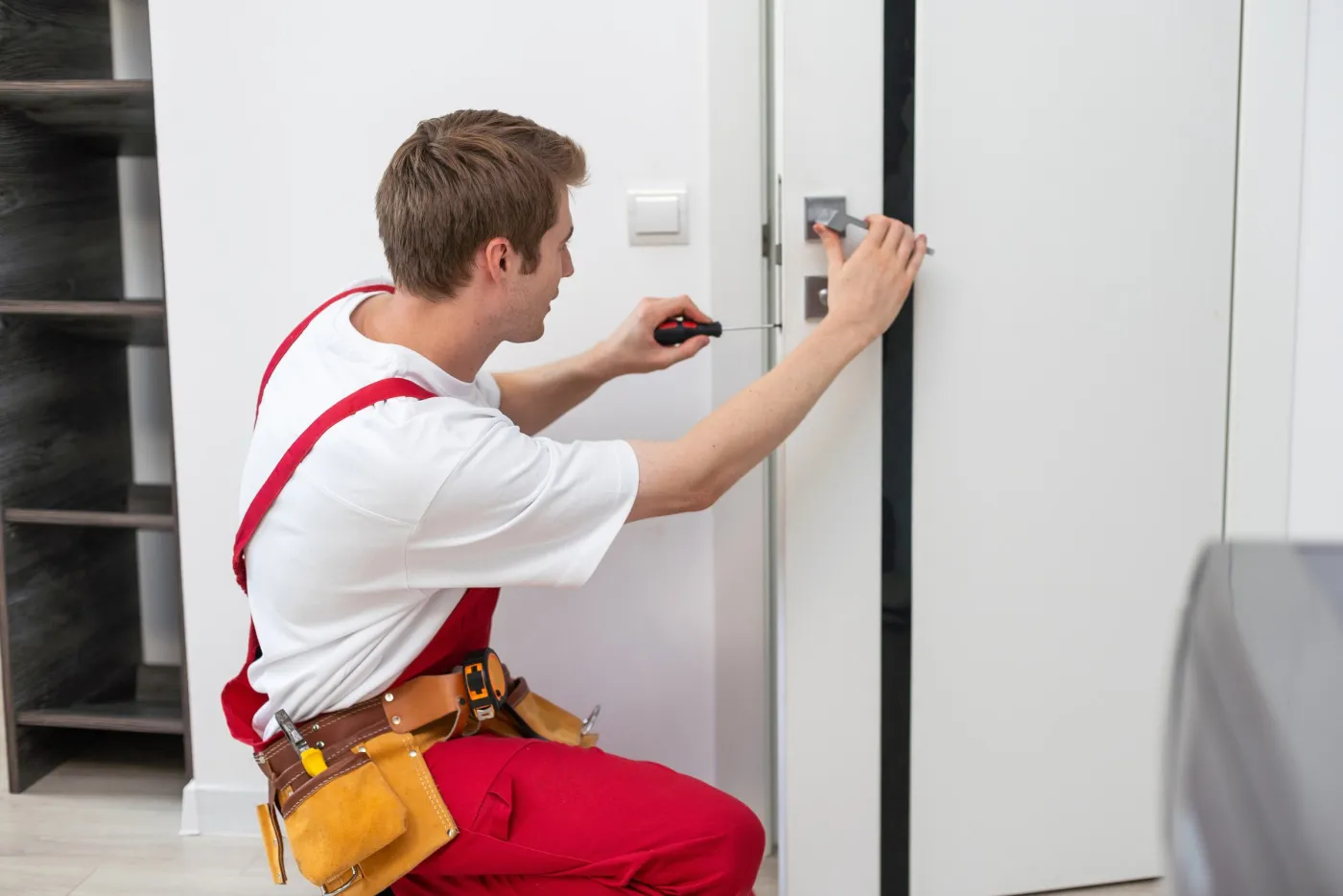 Cylindre haute sûreté installé sur une porte de maison à Garches